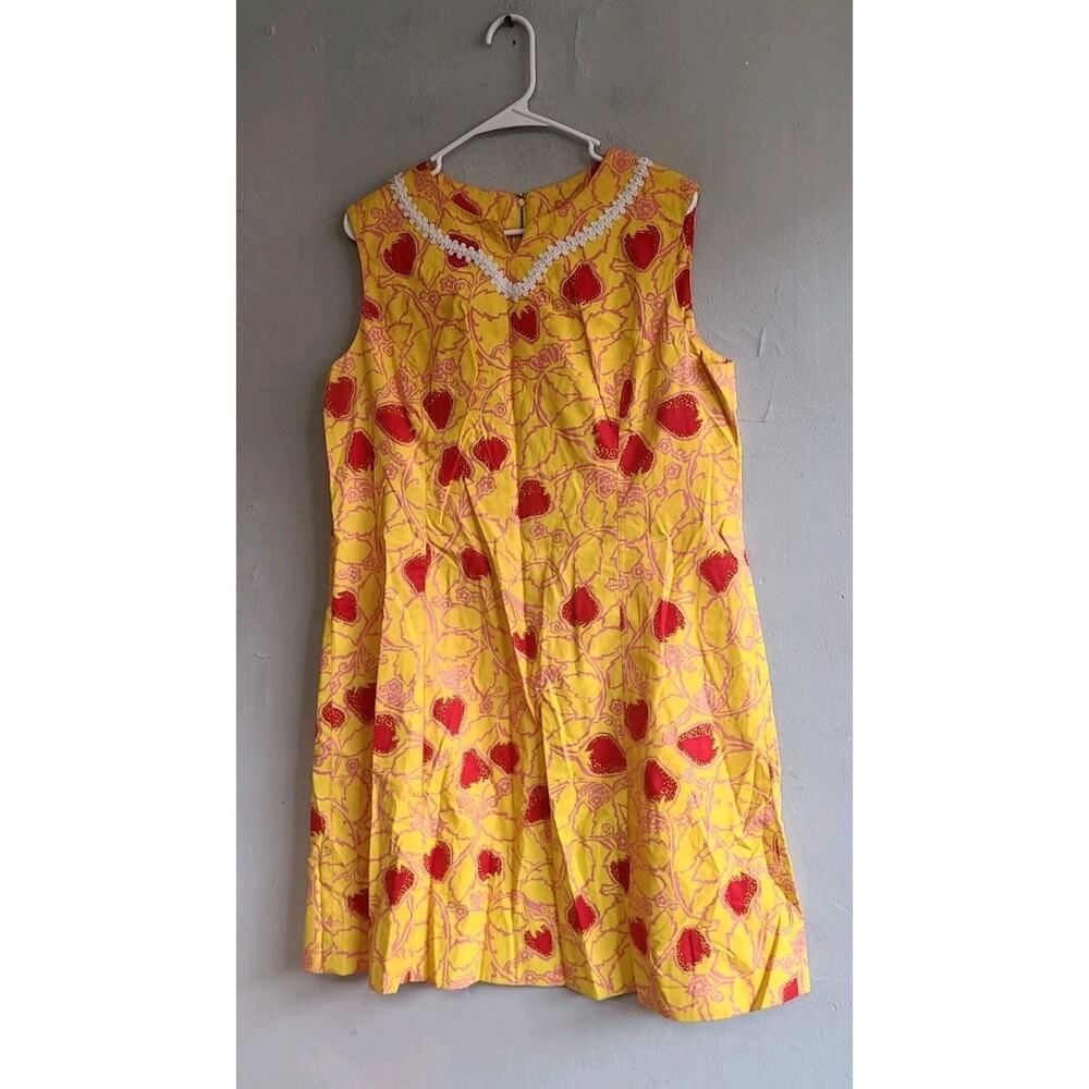 Vintage women's large 1970s A-line dress handmade yellow floral w/ strawberries